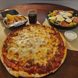 Nunzio's Restaurant - Always worth it Medium double sausage and cheese this time, along with the special salad and calamari for the start....