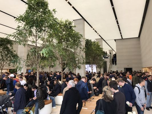 Apple Regent Street by null