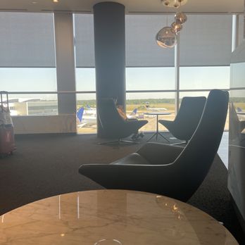 United Polaris Lounge - Inside the lounge - Airport Lounges Near Me - Houston, Texas