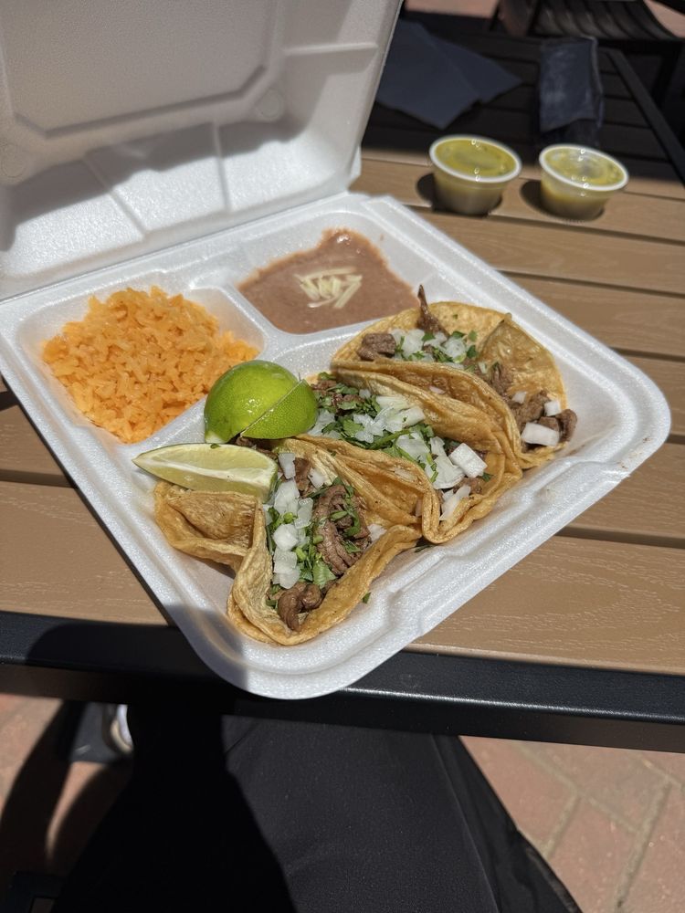 Cachis Taqueria — Mexican restaurant in Rogers