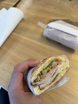 Banh Mi Zon by null