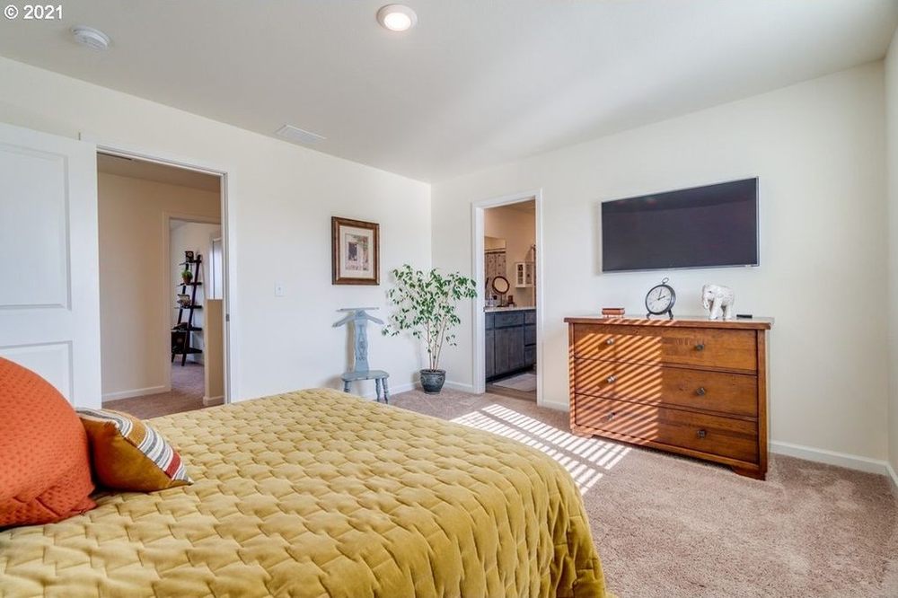 THE KELLY GROUP REAL ESTATE Updated September 2024 215 N Blaine St