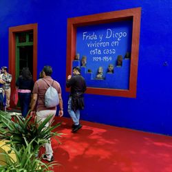 Museo Frida Kahlo - Entering the Casa Azul