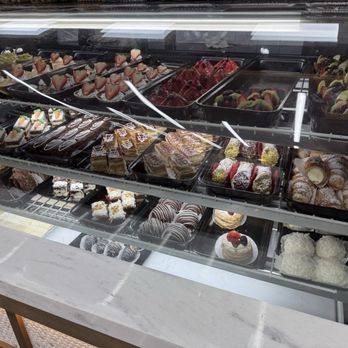 Le Mirage Pastry - Desserts Near Me - Anaheim, California