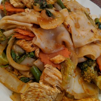 White Elephant Restaurant - Drunken Noodles (dry chicken) - Thai Near Me - Huntingdon Valley, Pennsylvania White Elephant Restaurant - Drunken Noodles (dry chicken) - Thai Near Me - Huntingdon Valley, Pennsylvania