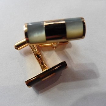 Space Vintage - boutons de manchette vintage 1950 nacre plaqué or spacevintage.net - Used, Vintage & Consignment Near Me - Marseille, 13 Space Vintage - boutons de manchette vintage 1950 nacre plaqué or spacevintage.net - Used, Vintage & Consignment Near Me - Marseille, 13