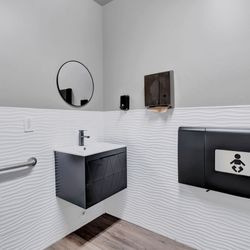 The Laundromat of San Pedro - Change your Baby in Style!