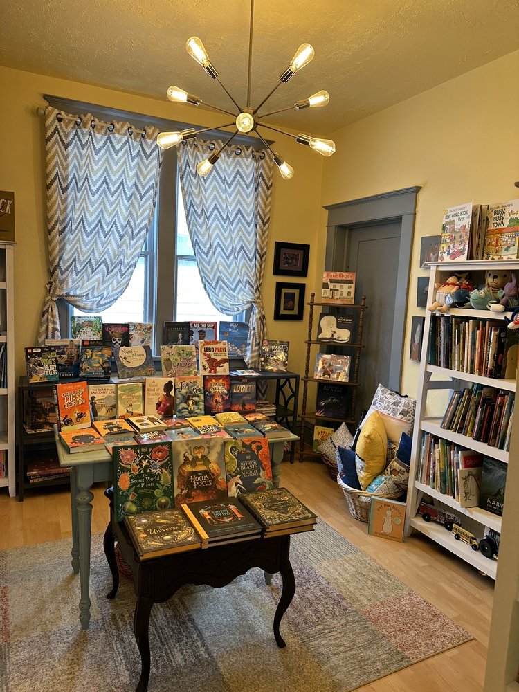 The Corner Bookstore Logo