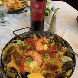 Paella Valenciana and a great bottle of Rioja