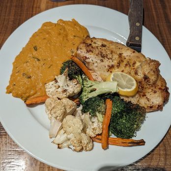 bellagreen - Chicken with sweet potato mash - Salad Near Me - Plano, Texas