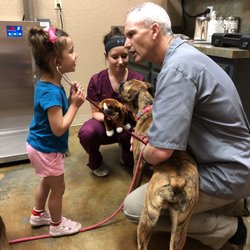 Lake Parkway Animal Hospital - Dr. Jim letting one of my kiddos listen to another's heartbeat.