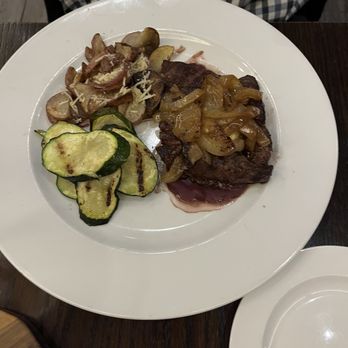 District - Flat Iron Steak with Parmesan redskin potatoes - New American Near Me - Cleveland, Ohio District - Flat Iron Steak with Parmesan redskin potatoes - New American Near Me - Cleveland, Ohio