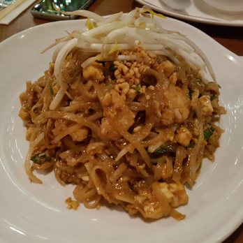 Sukho Thai - Pad Thai with chicken - Thai Near Me - Toronto, Ontario Sukho Thai - Pad Thai with chicken - Thai Near Me - Toronto, Ontario