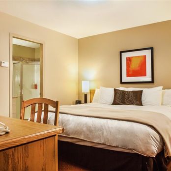 Coast Osoyoos Beach Hotel - Superior Room King - Hotels Near Me - Osoyoos, British Columbia Coast Osoyoos Beach Hotel - Superior Room King - Hotels Near Me - Osoyoos, British Columbia