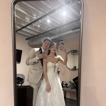 Godoy Events - Quick mirror selfie in the bridal suite - Wedding Planning Near Me Godoy Events - Quick mirror selfie in the bridal suite - Wedding Planning Near Me