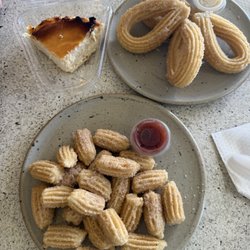 El 4to Anhelo - Churro bites. Cheese cake and tradiontal churros