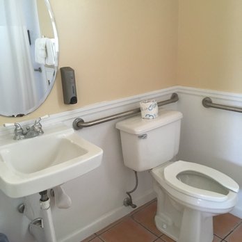 Lemon Tree Inn - Bathroom - Hotels Near Me - Naples, Florida