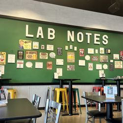 ExBEERiment Brewing - Bar decor