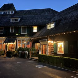 Lake Quinault Lodge - Front entrance