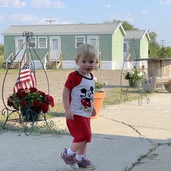Bagnell RV Park - Front of office with studios behind