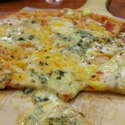 Pizza de tres quesos. Yummy!