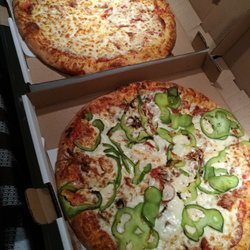 Pizza Gino - Pepperoni cheese and alldressed.