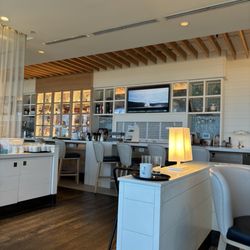 Drift Kitchen & Bar - Lido Beach Resort