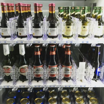 Holiday Inn Express Quebec City - Beer and wine vending machine. Give an employee of the year award (maybe century) to the individual who thought of this! - Hotels Near Me - Quebec, Quebec