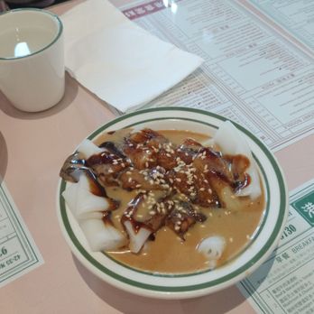 Kong Sihk Tong - Rice noodle rolls in peanut butter sauce - Hong Kong Style Cafe Near Me - Flushing, New York