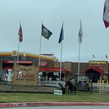 Duke's Mount Vernon - Pulling in - Convenience Stores Near Me - Mount Vernon, Texas