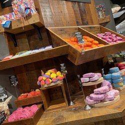Lush - Bath bombs