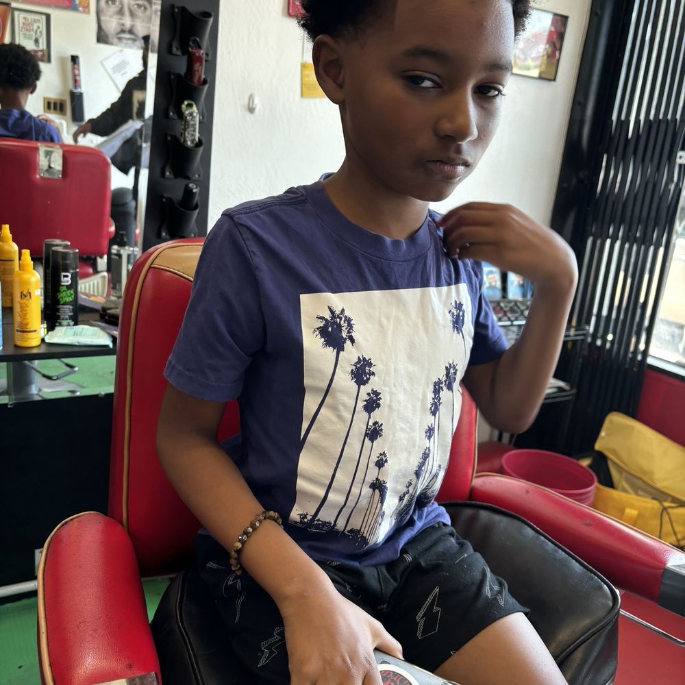 Blitz Barbershop - Fresh cut with enhanced edge - Barbers Near Me - Oakland, California Blitz Barbershop - Fresh cut with enhanced edge - Barbers Near Me - Oakland, California