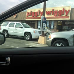 Piggly Wiggly - Front entrance