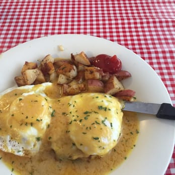 The Highland St Cafe - Eggs Benedict - Breakfast & Brunch Near Me - Mount Dora, Florida The Highland St Cafe - Eggs Benedict - Breakfast & Brunch Near Me - Mount Dora, Florida
