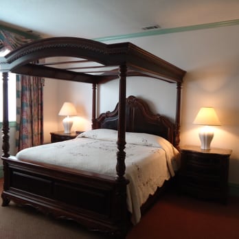 Edenfield House - This is Raphael - King sized luxury! - Bed & Breakfast Near Me - Swainsboro, Georgia Edenfield House - This is Raphael - King sized luxury! - Bed & Breakfast Near Me - Swainsboro, Georgia