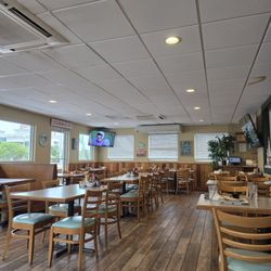 Nautilus Restaurant - Front indoor dining area