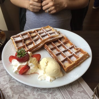 Eis & More - Waffles with strawberries, cream, and home made ice cream. - Ice Cream & Frozen Yogurt Near Me - Hochheim, HE
