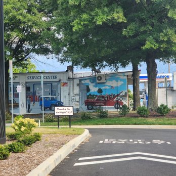 Shake Shack Willow Place - Drive-thru exit - Burgers Near Me - Richmond, Virginia Shake Shack Willow Place - Drive-thru exit - Burgers Near Me - Richmond, Virginia