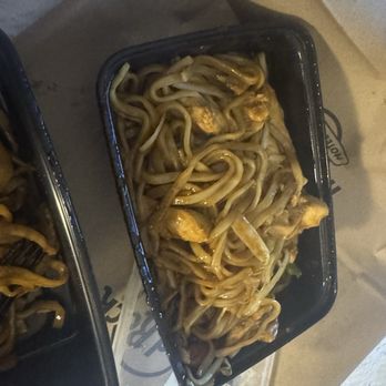 YOUYU Noodle Bar - Chicken lo mein - Asian Fusion Near Me - Bristol, Virginia YOUYU Noodle Bar - Chicken lo mein - Asian Fusion Near Me - Bristol, Virginia