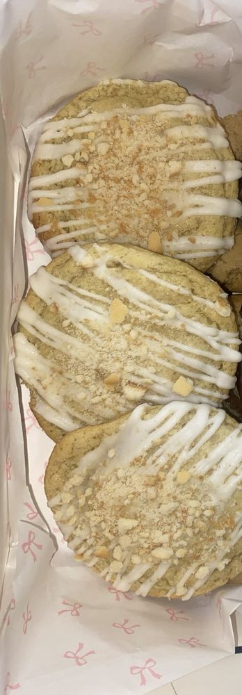 Mrs Sweets Treat’s Bakery Logo