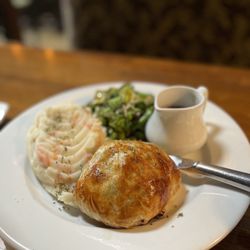 The Cat & Fiddle Restaurant & Pub - Beef Wellington