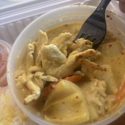 Good amount of chicken in the curry