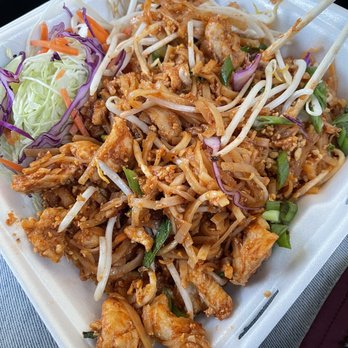 Bangkok Bistro - Pad Thai with chicken 2 star - Thai Near Me - Burlington, Washington