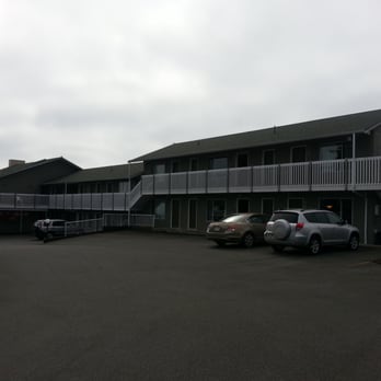 Cedarwood Inn & Suites - Suites - Hotels Near Me - Sidney, British Columbia