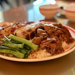 ManTung Cafe - Family BBQ Feast w/ rice (5 items) $28.88 燒味全家福販