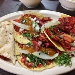 Tacos Los Chileros - Tacos al pastor (de trompo), quesadillas