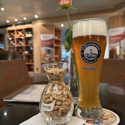 Mövenpick Restaurant Airport - ... Stimmbänder kühlen ...