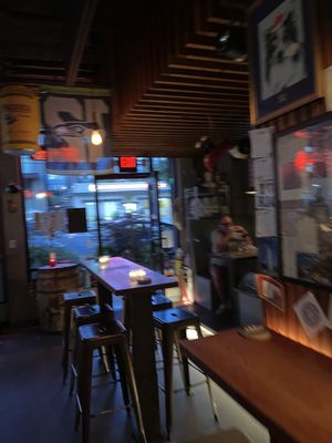 Russell's Tavern by null