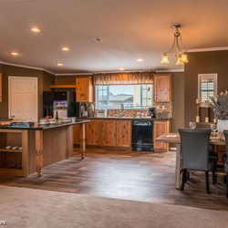 Palm Harbor Homes- Killeen - The Canyon Bay by Palm Harbor is a great house with a "hidden" entry to the laundry area and lots of bonus features!