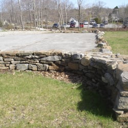 Sea Wall Masonry - Stone wall on Main Street Freeport Maine done by Sea Wall Masonry